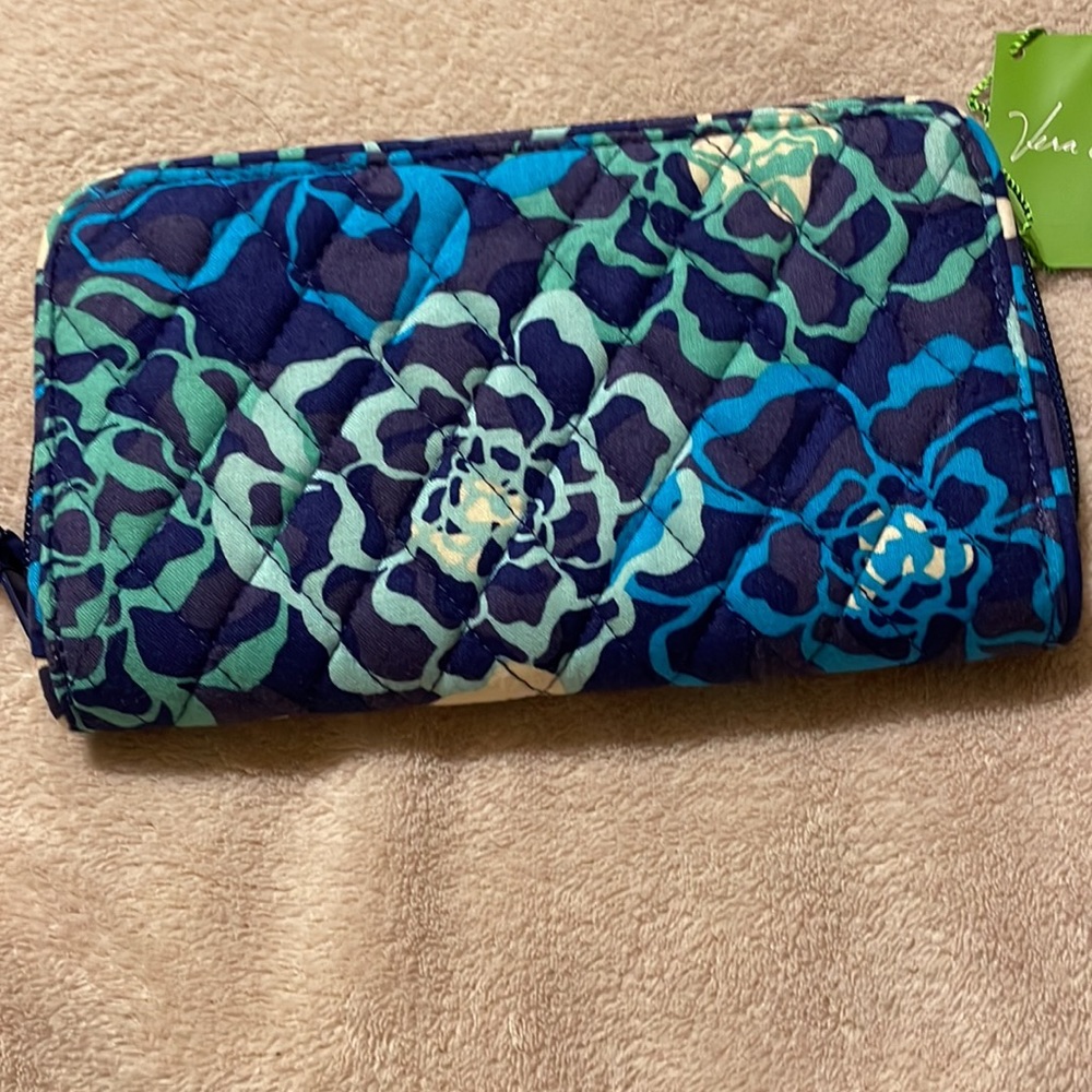 Vera Bradley Accordion Wallet. - Picture 2 of 7